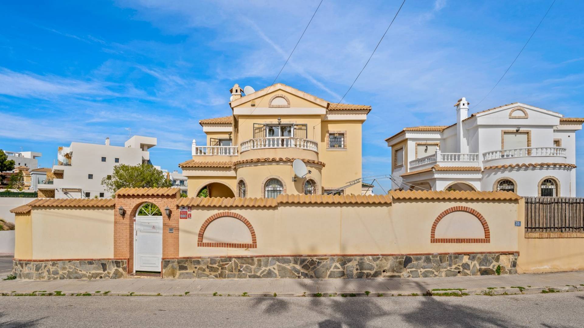 Second hand - Independent villa - Orihuela Costa - Castillo de Don Juan