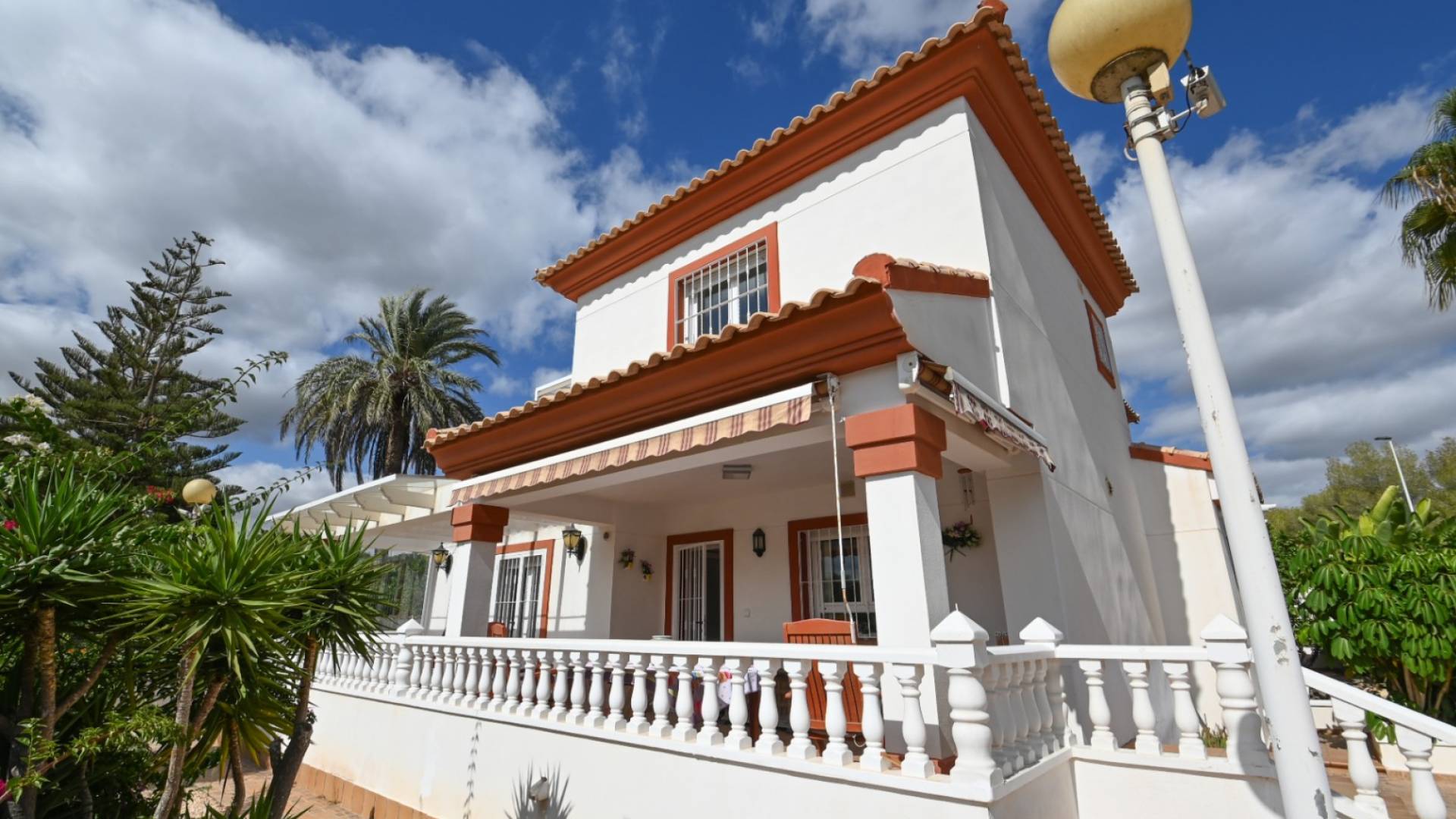Second hand - Independent villa - Orihuela Costa - Club de golf y campo Las Colinas