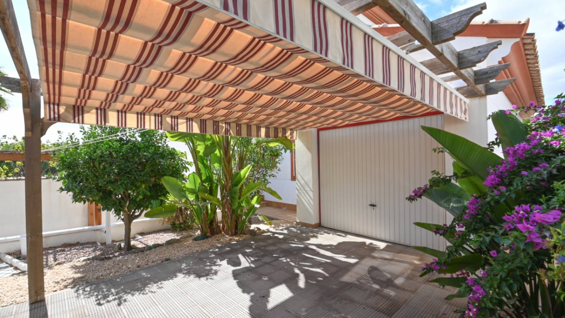 Second hand - Independent villa - Orihuela Costa - Club de golf y campo Las Colinas