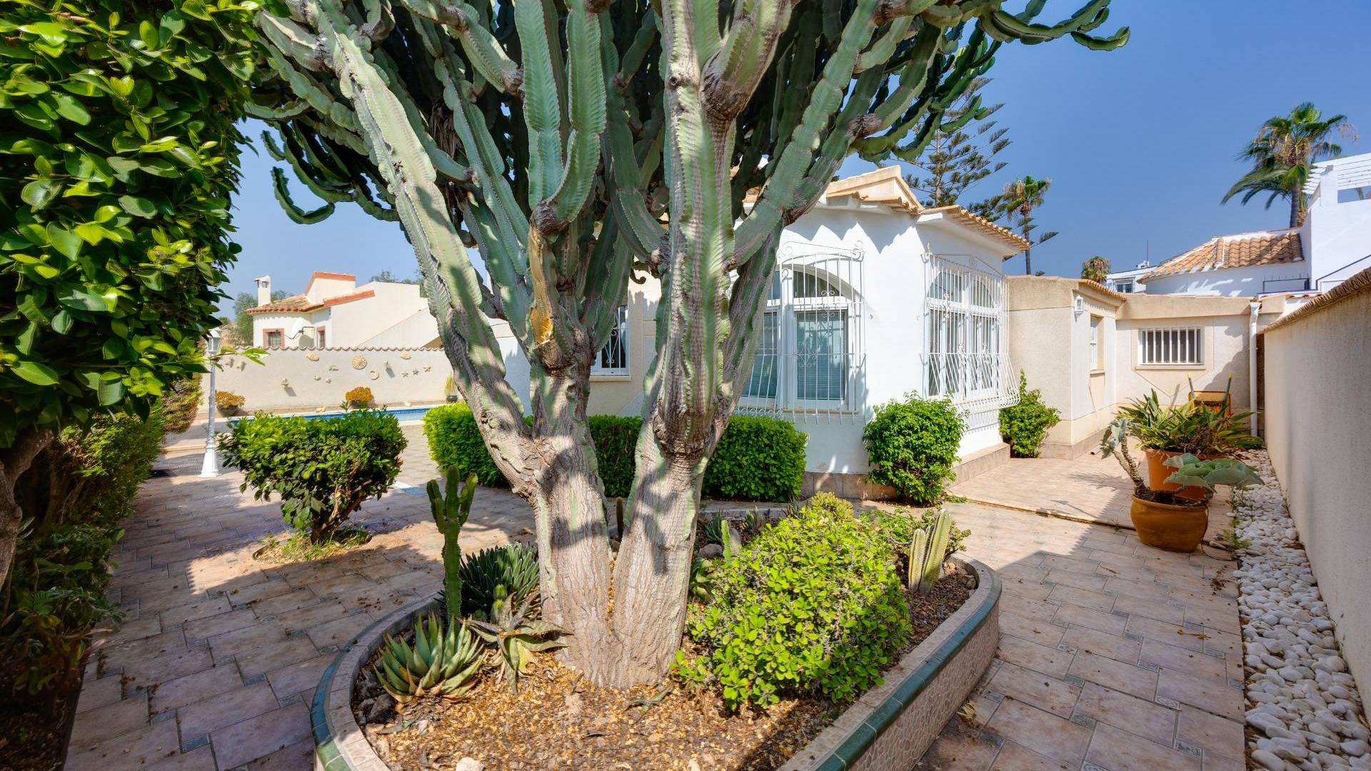 Second hand - Independent villa - Orihuela Costa - La Florida
