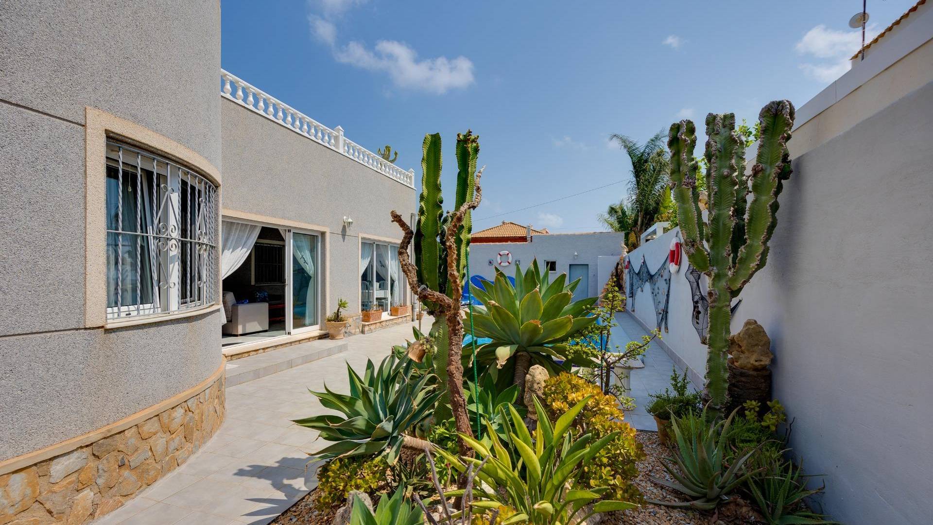 Second hand - Independent villa - Orihuela Costa - La Regia