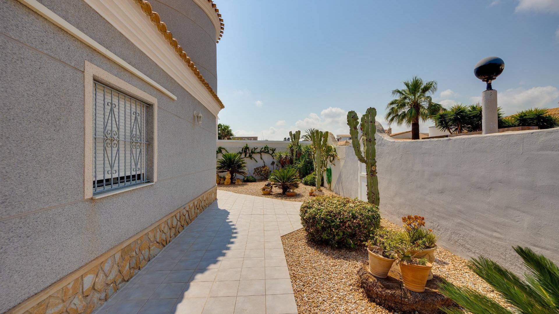 Second hand - Independent villa - Orihuela Costa - La Regia