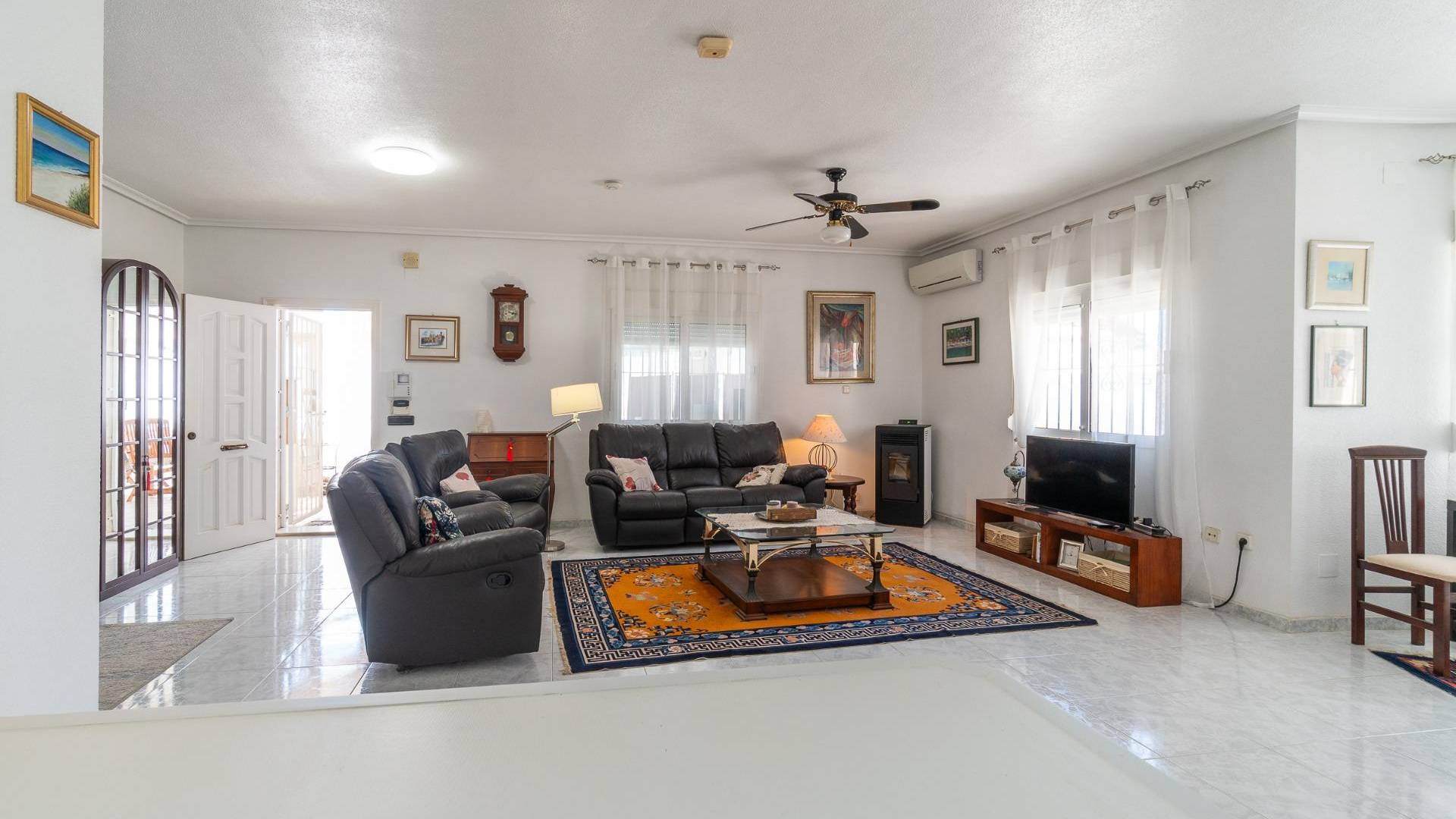 Second hand - Independent villa - Orihuela Costa - La Zenia