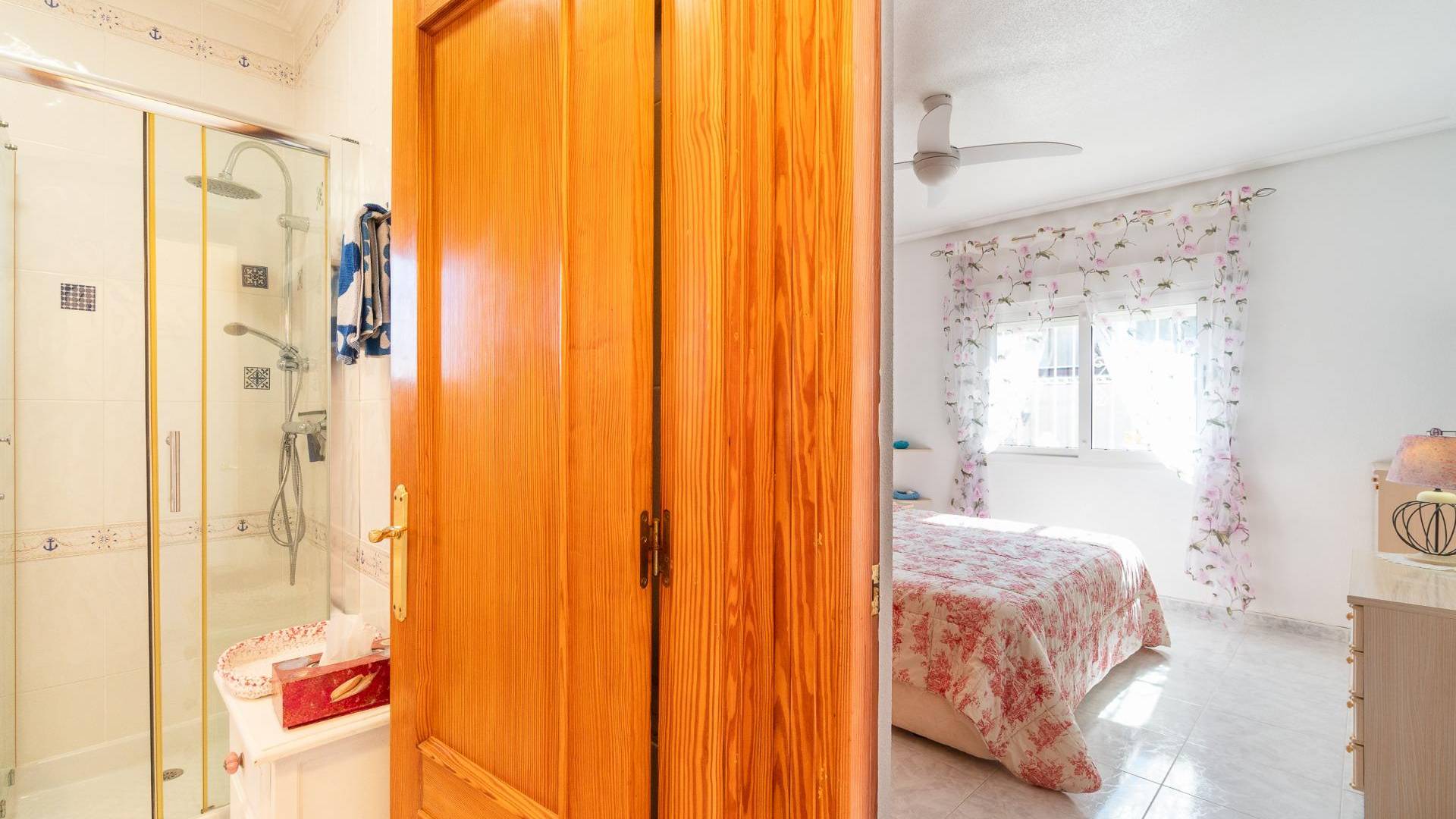 Second hand - Independent villa - Orihuela Costa - La Zenia