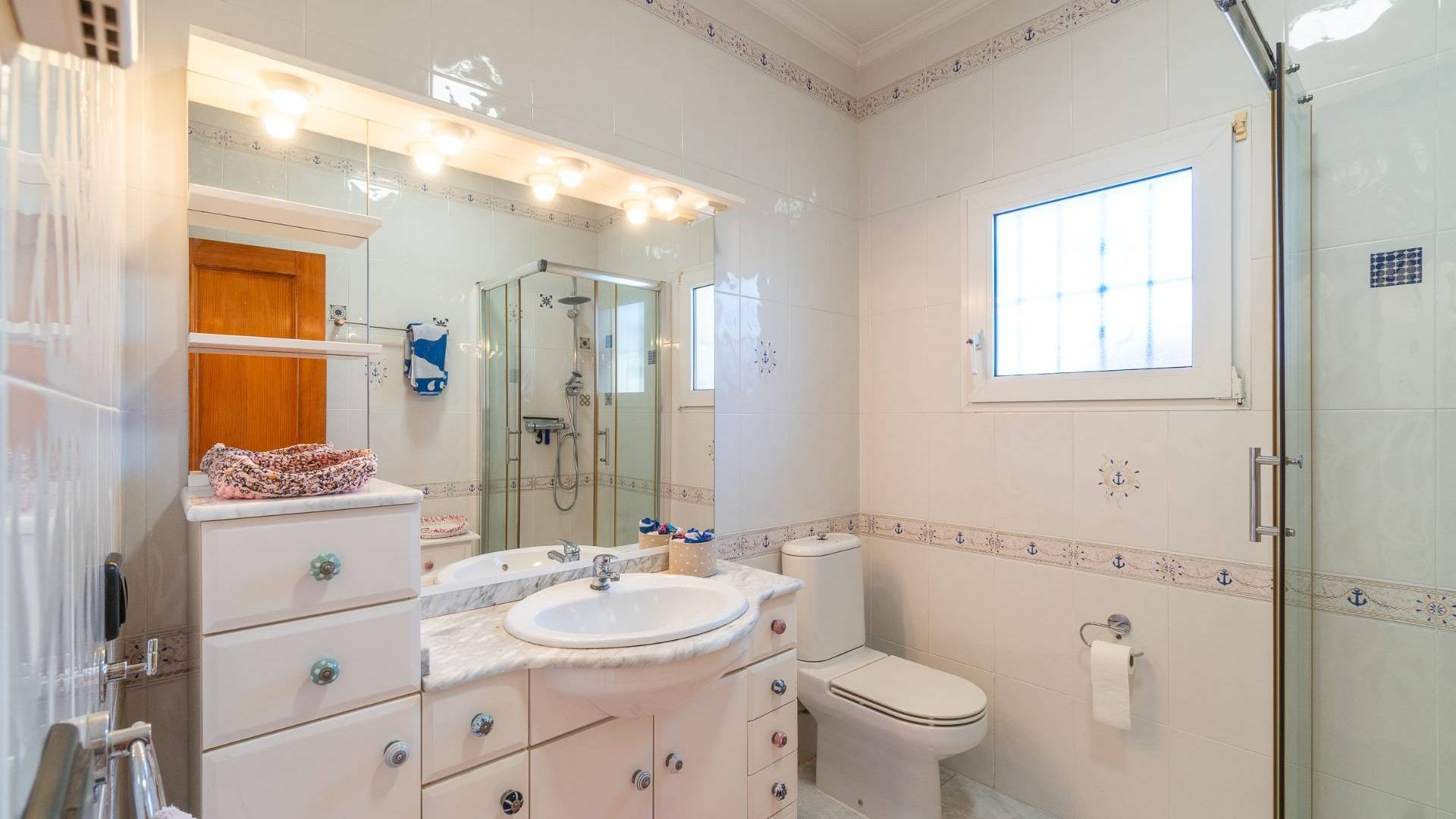 Second hand - Independent villa - Orihuela Costa - La Zenia