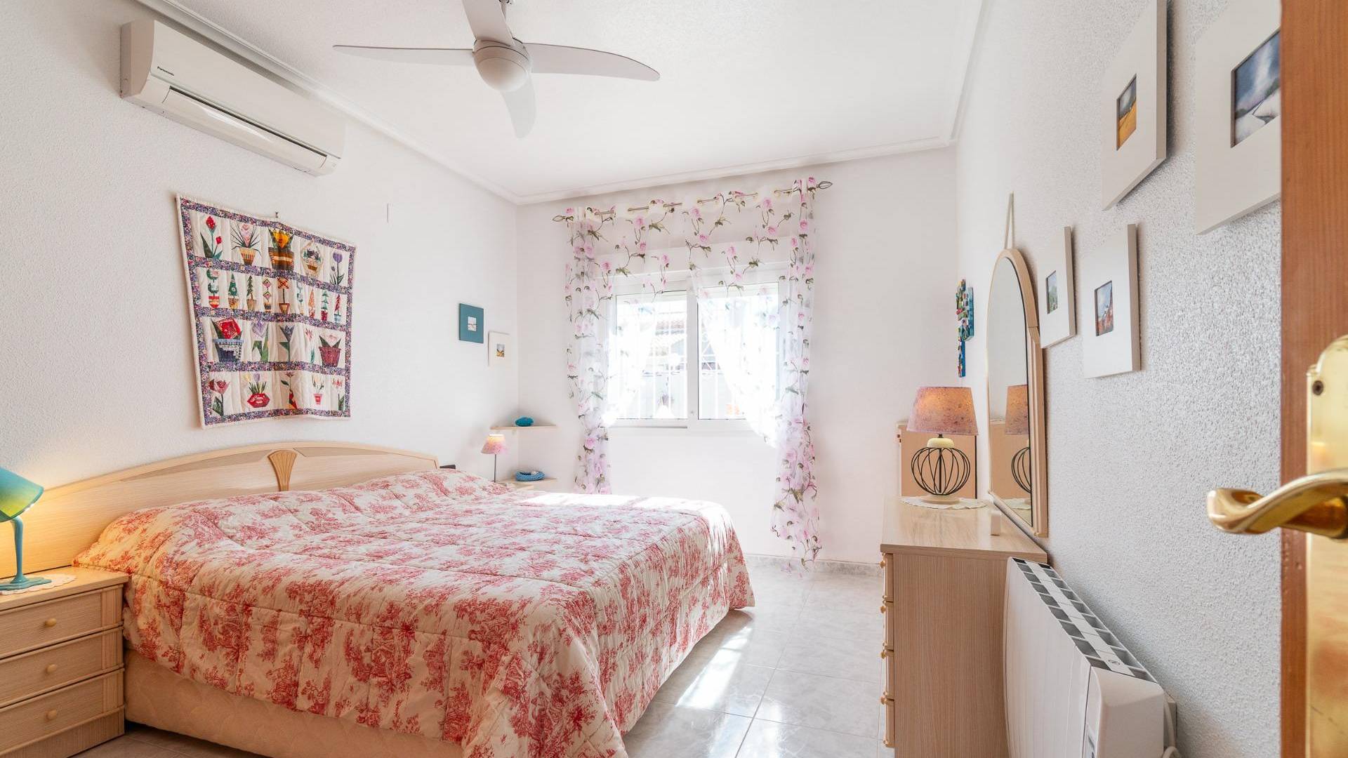 Second hand - Independent villa - Orihuela Costa - La Zenia