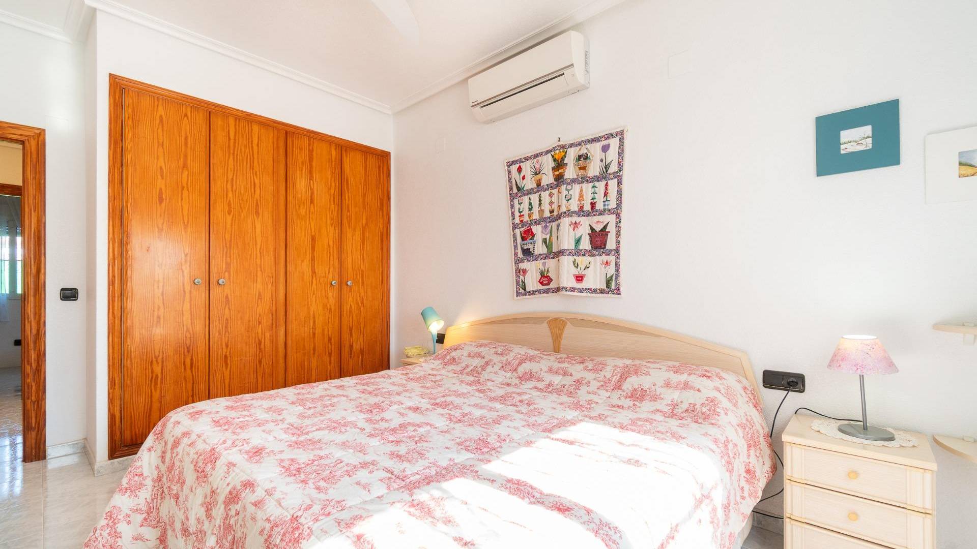 Second hand - Independent villa - Orihuela Costa - La Zenia