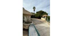 Second hand - Independent villa - Orihuela Costa - La Zenia
