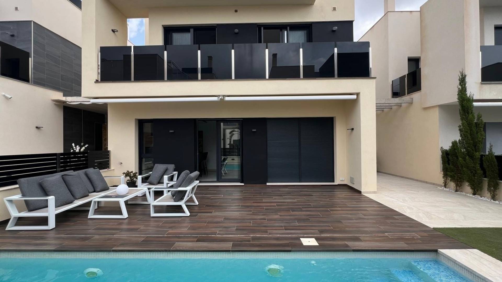 Second hand - Independent villa - Orihuela Costa - Lomas de Cabo Roig