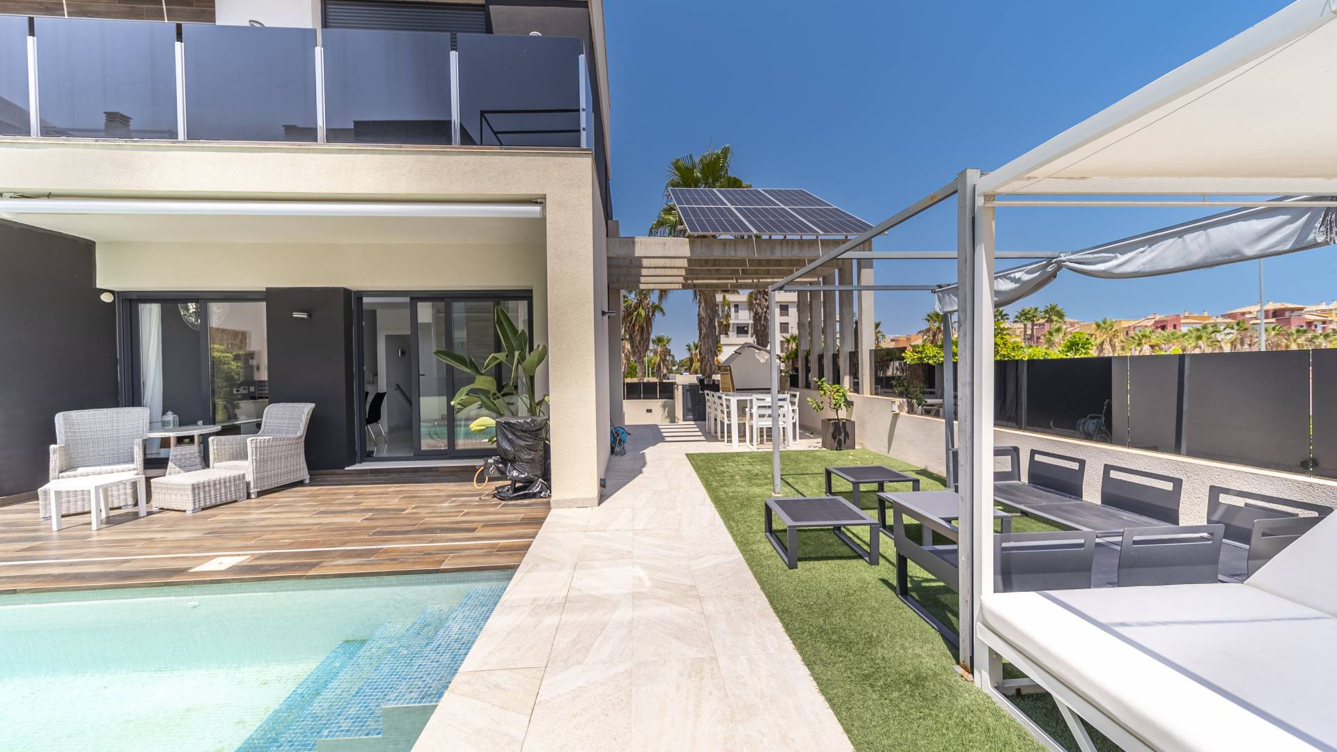 Second hand - Independent villa - Orihuela Costa - Lomas de Cabo Roig
