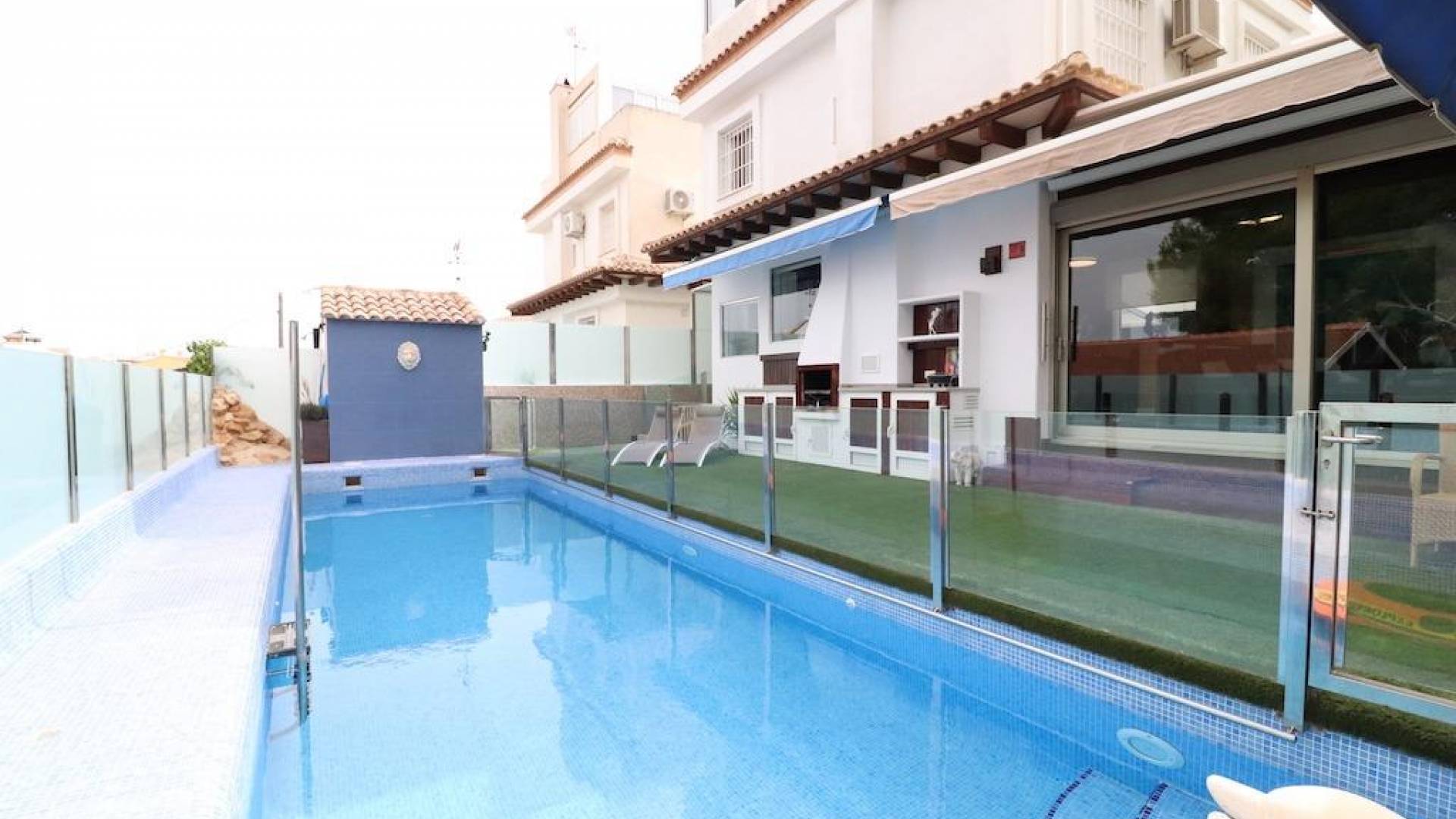 Second hand - Independent villa - Orihuela Costa - Montezenia