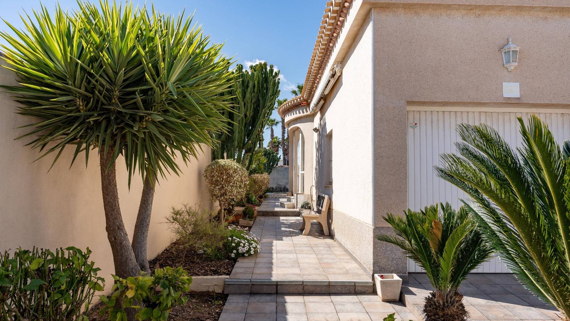 Second hand - Independent villa - Orihuela Costa - Playa Flamenca