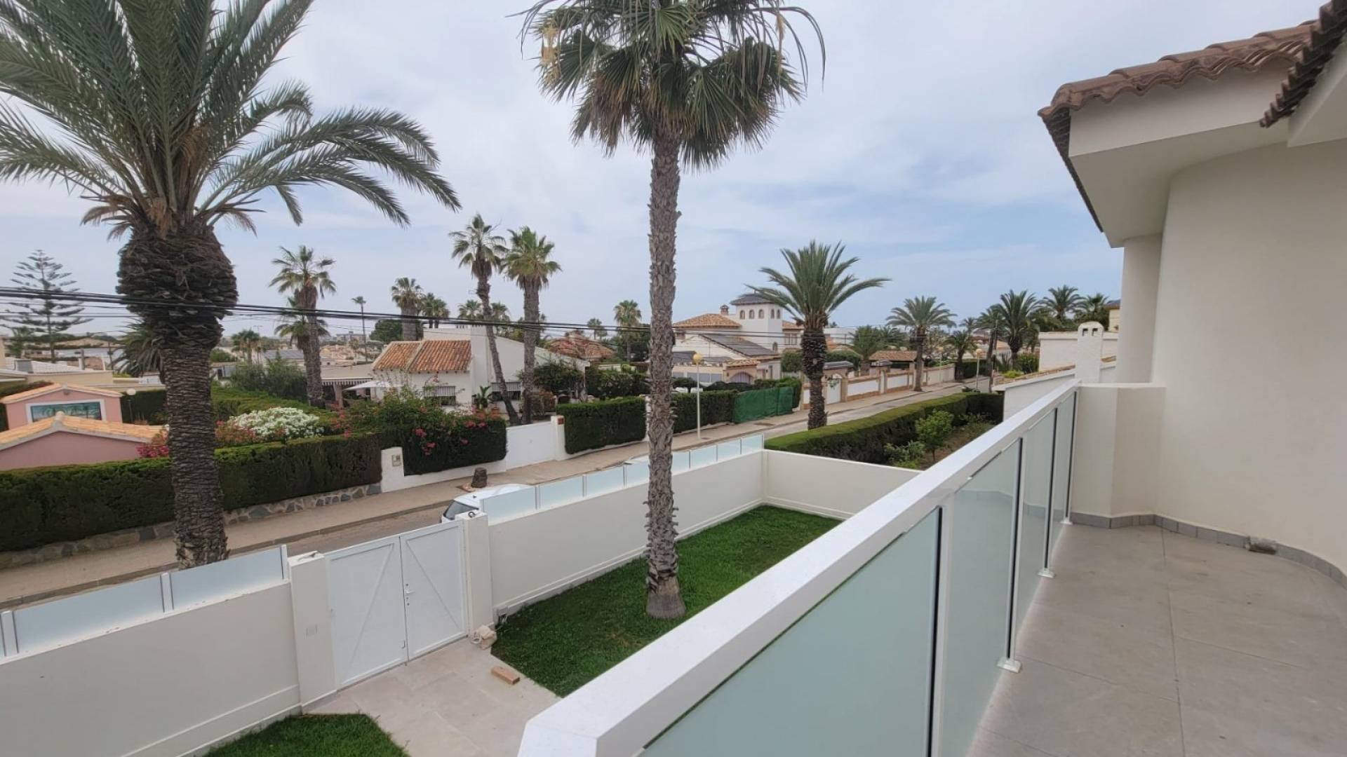 Second hand - Independent villa - Orihuela Costa