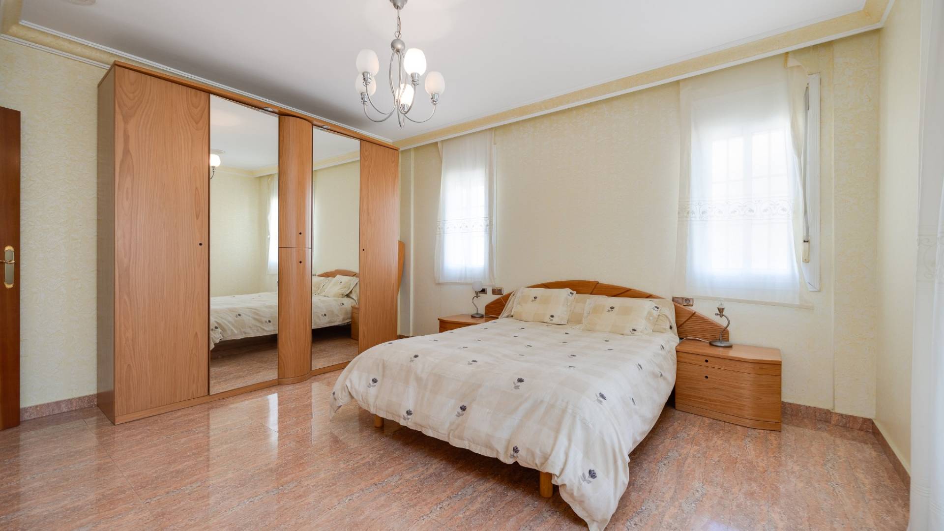 Second hand - Independent villa - Orihuela