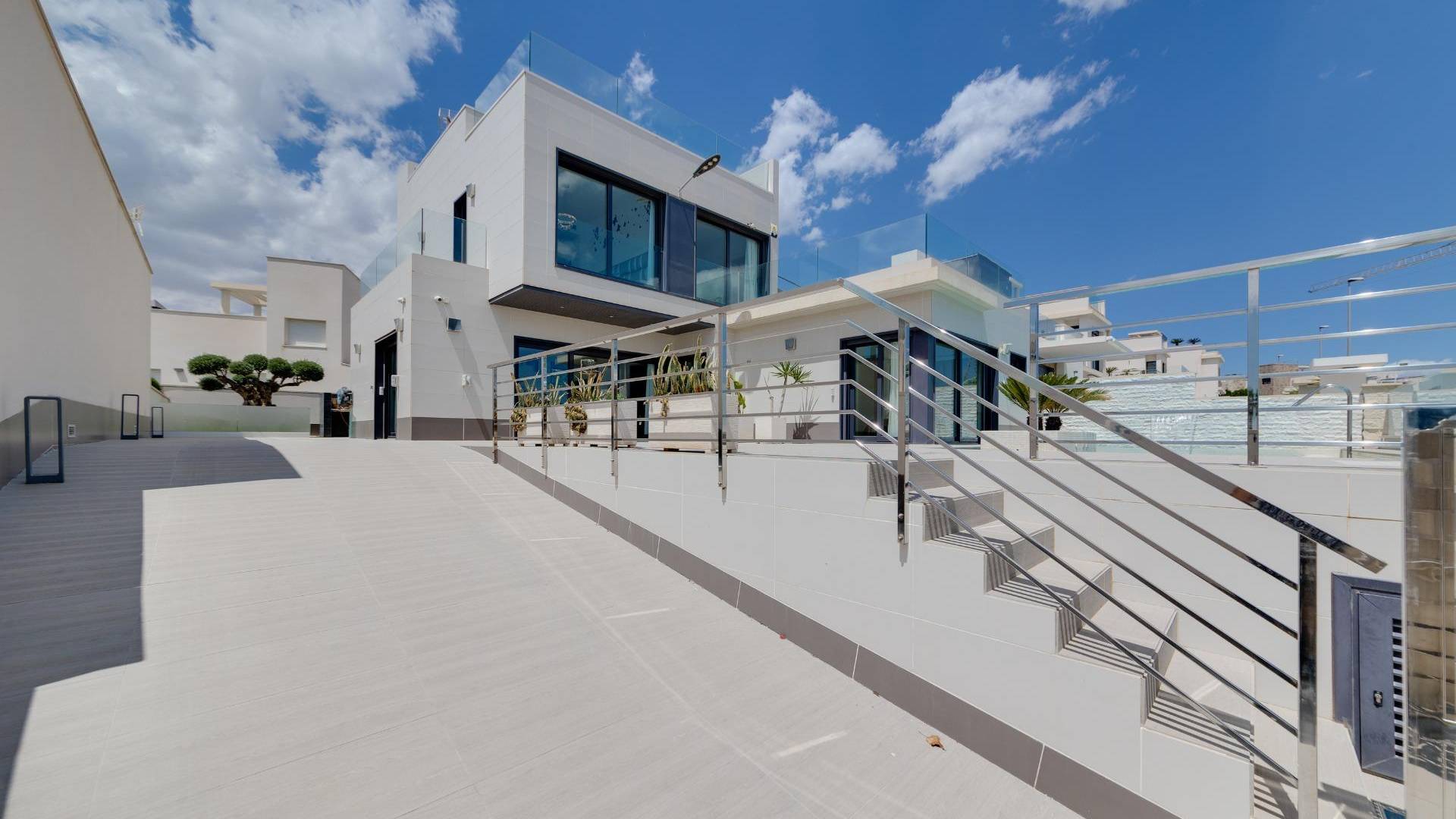 Second hand - Independent villa - San Miguel de Salinas - Cerro del Sol