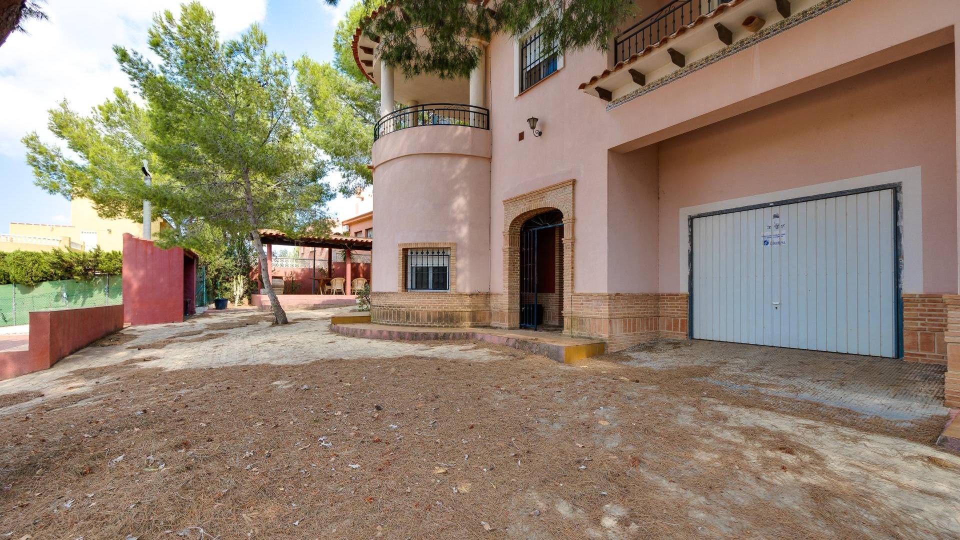 Second hand - Independent villa - San Miguel de Salinas - Ciudad de las comunicaciones