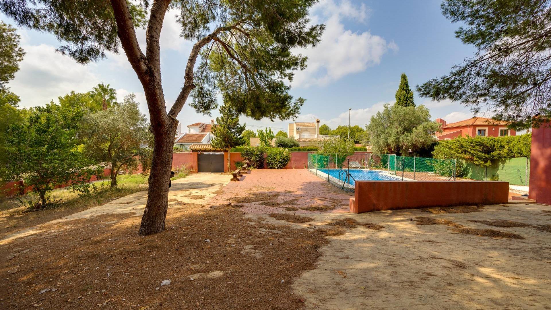 Second hand - Independent villa - San Miguel de Salinas - Ciudad de las comunicaciones