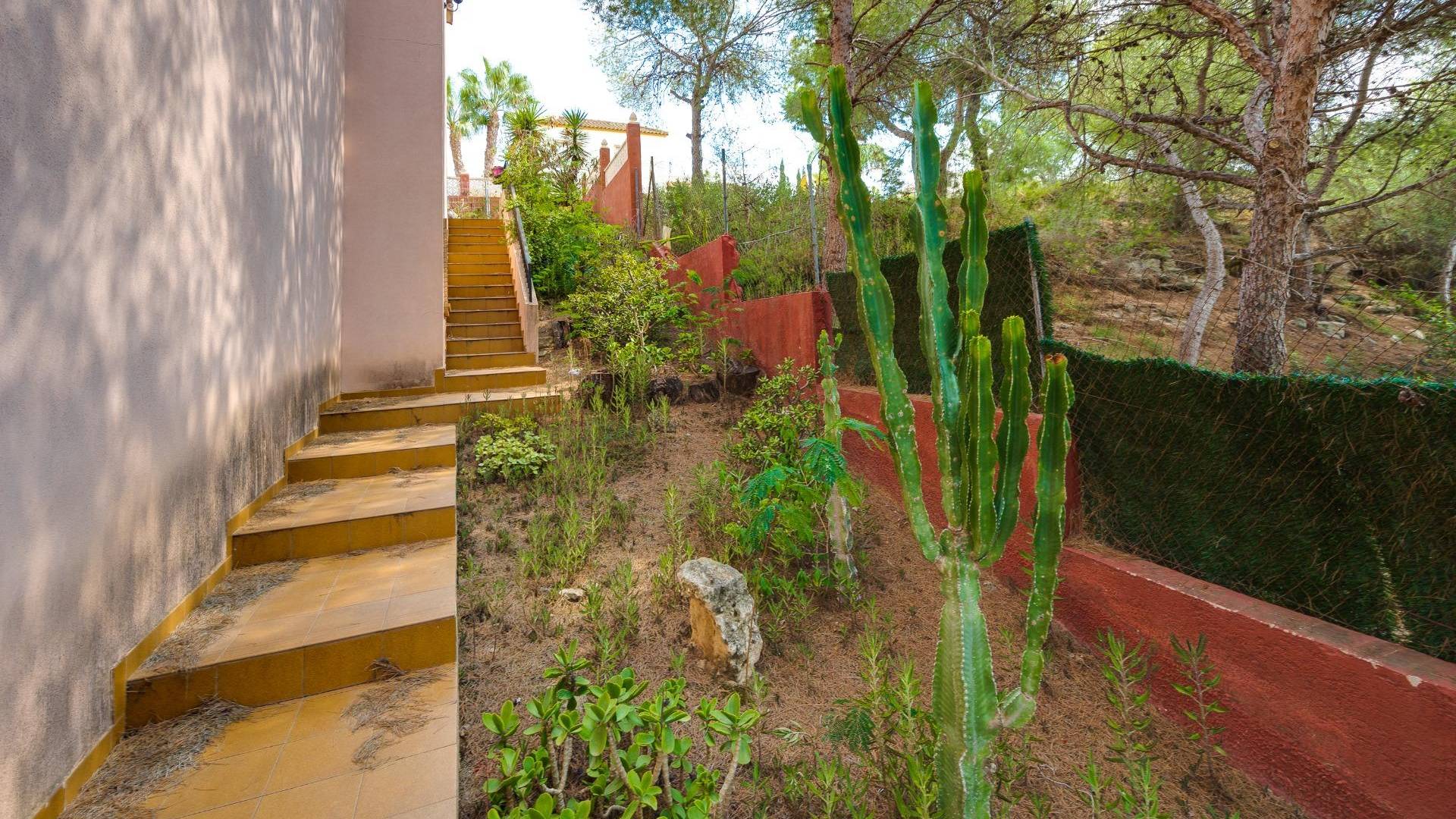 Second hand - Independent villa - San Miguel de Salinas - Ciudad de las comunicaciones