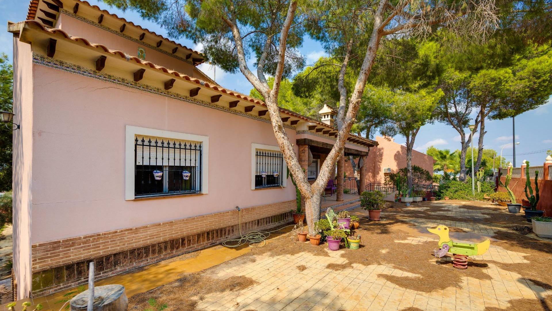 Second hand - Independent villa - San Miguel de Salinas - Ciudad de las comunicaciones