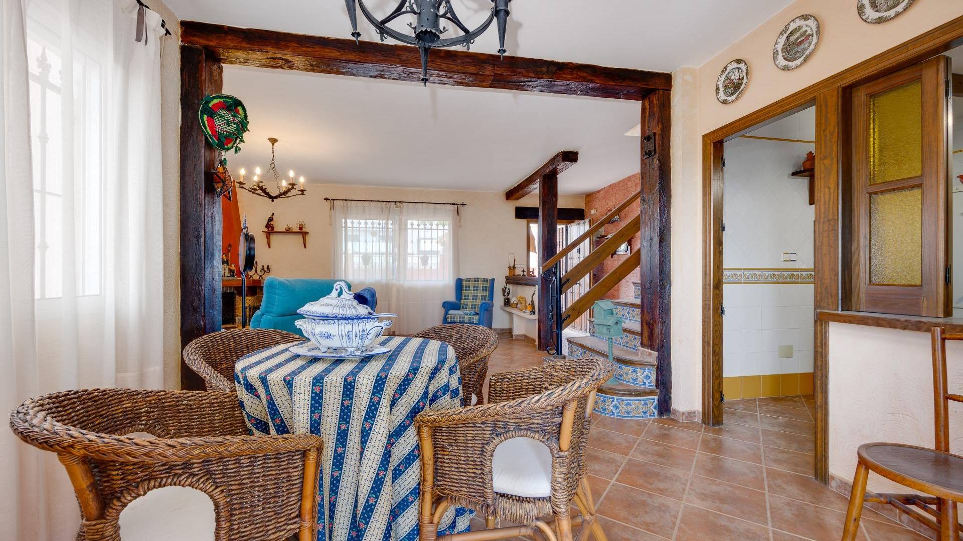 Second hand - Independent villa - San Miguel de Salinas - Ciudad de las comunicaciones