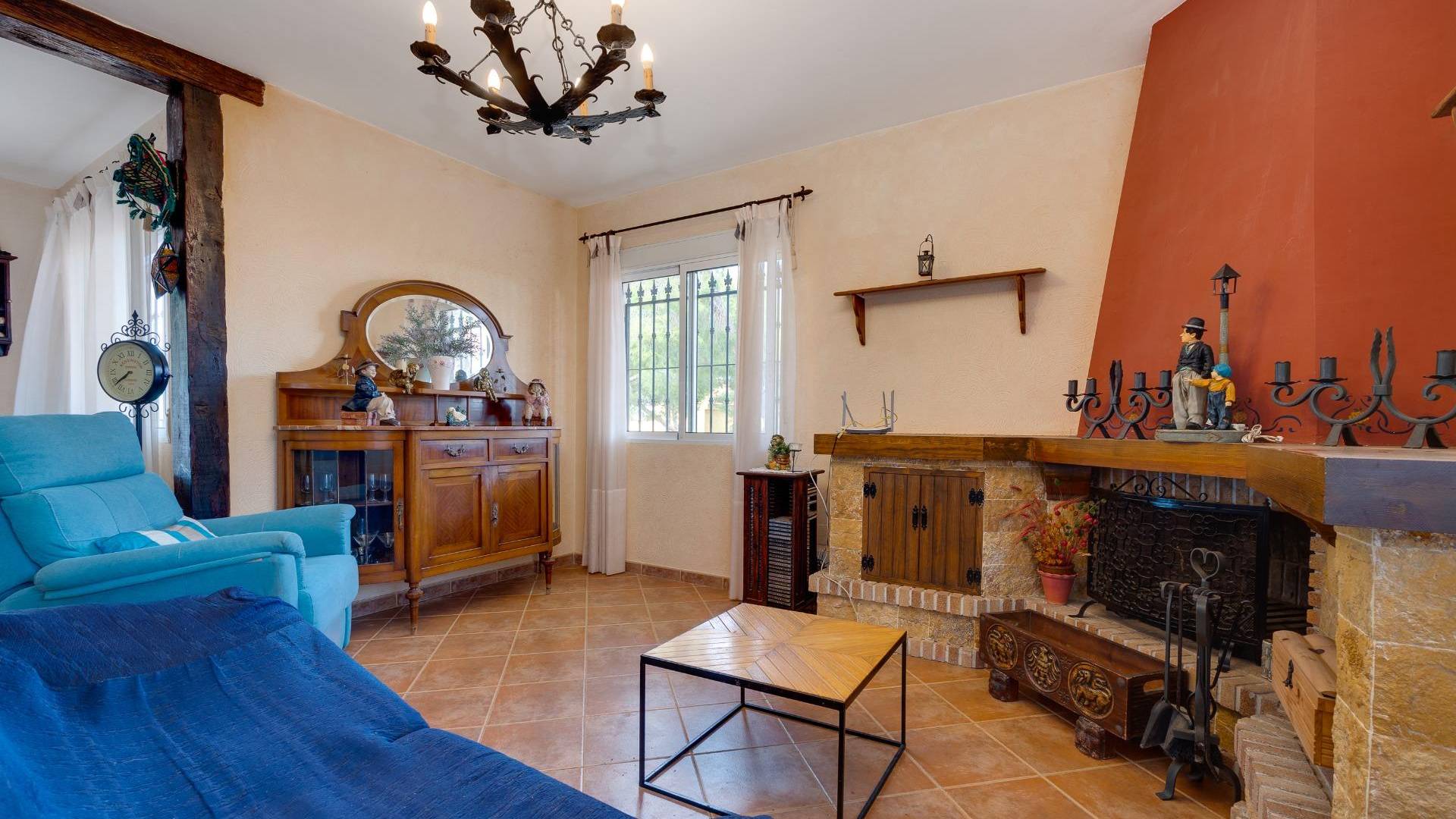 Second hand - Independent villa - San Miguel de Salinas - Ciudad de las comunicaciones