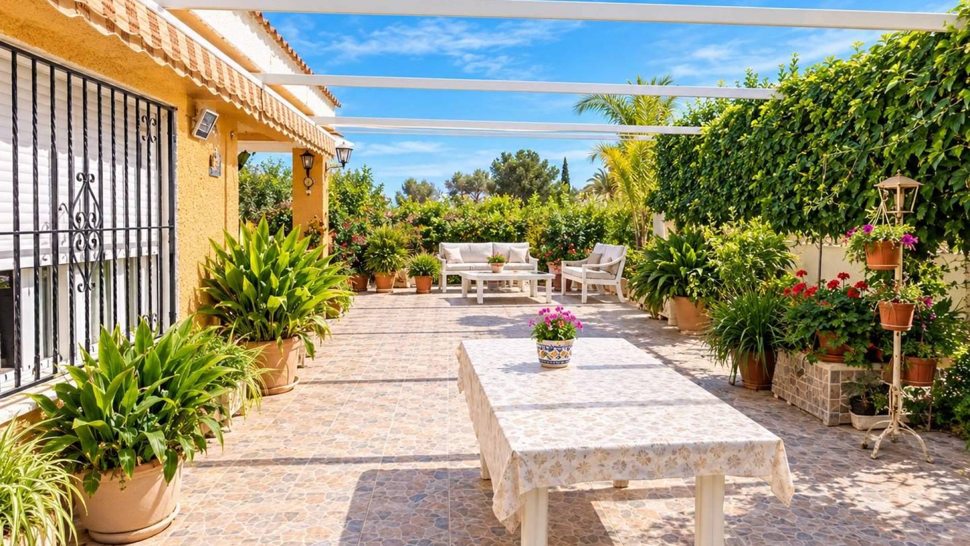 Second hand - Independent villa - San Miguel de Salinas - Ciudad de las comunicaciones