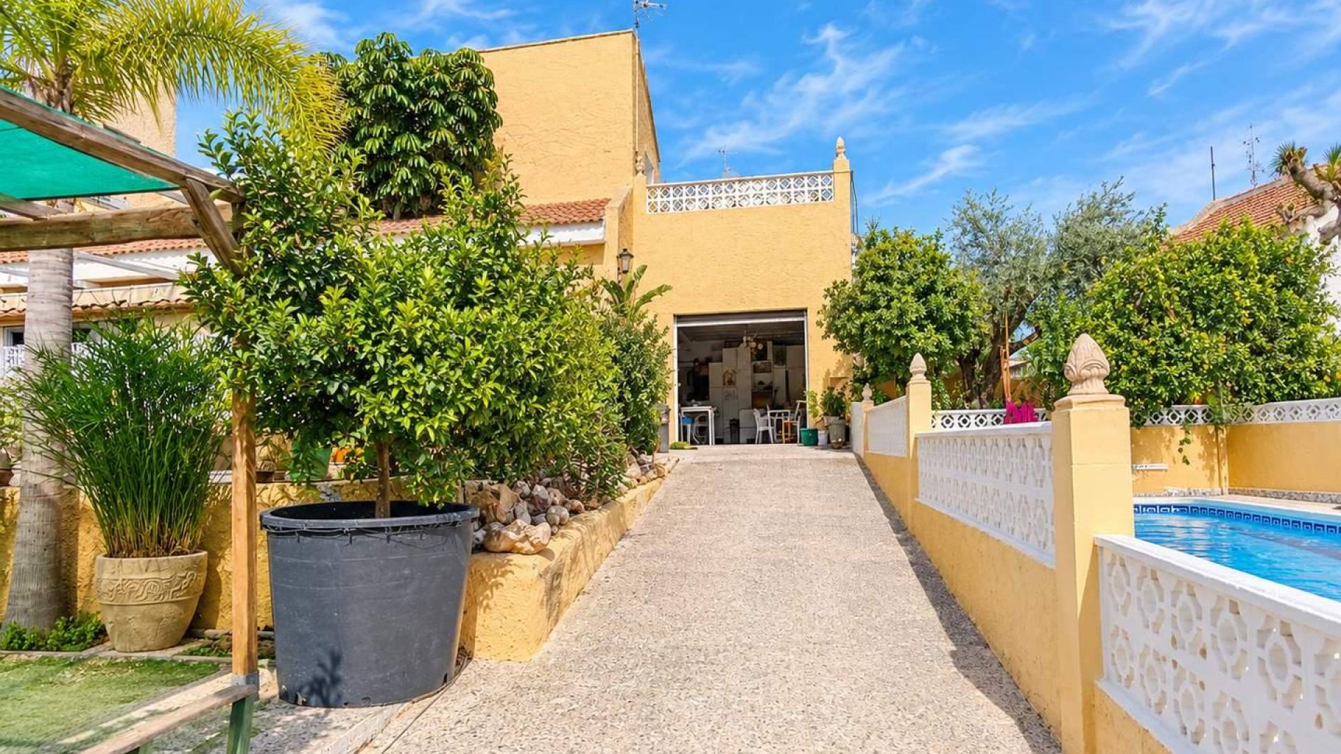 Second hand - Independent villa - San Miguel de Salinas - Ciudad de las comunicaciones