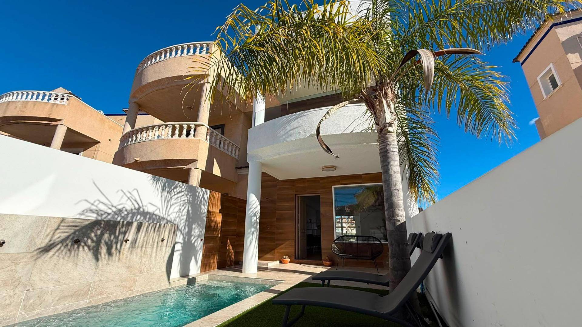 Second hand - Independent villa - San Miguel de Salinas - Las Filipinas