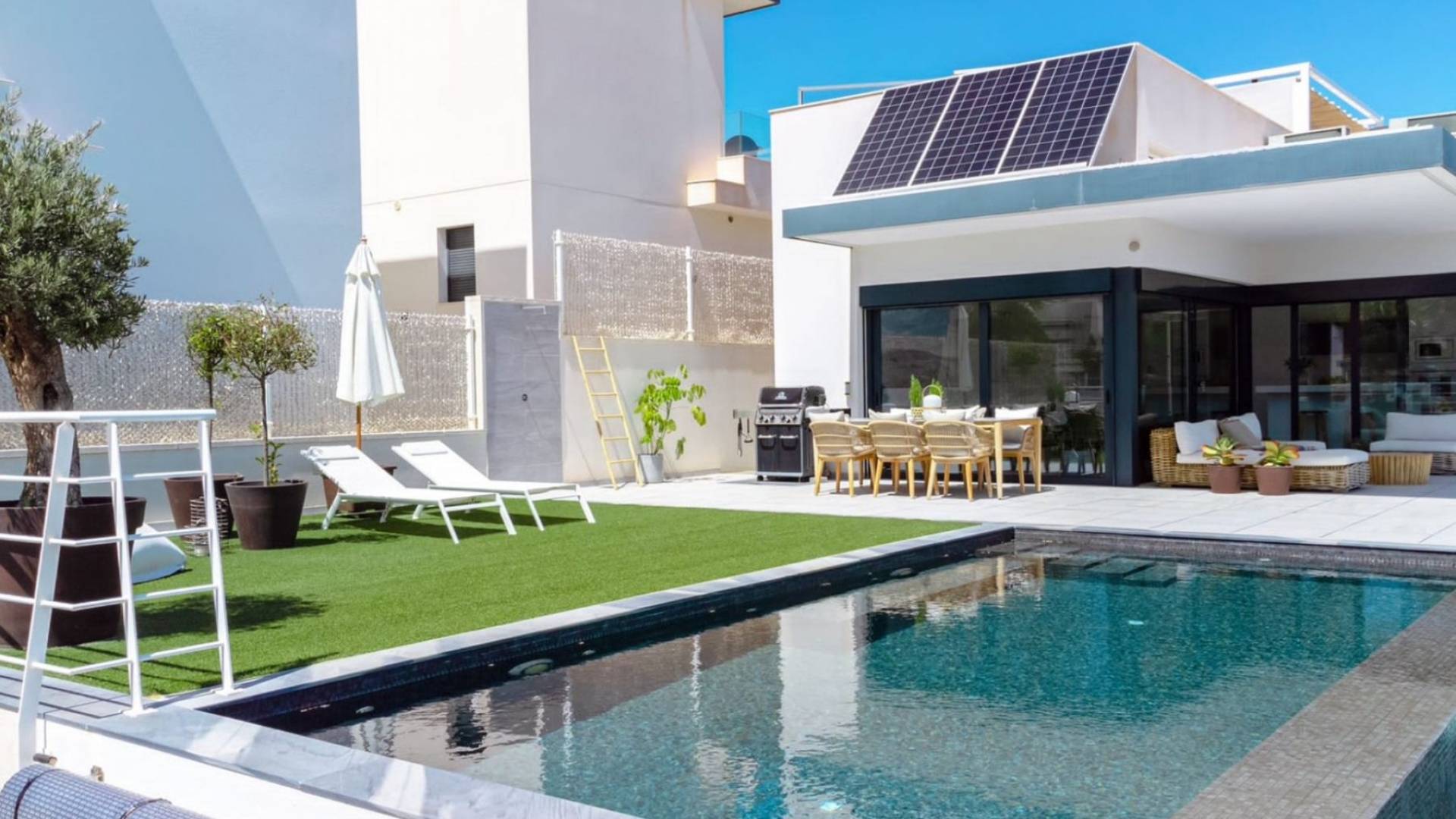 Second hand - Independent villa - San Miguel de Salinas