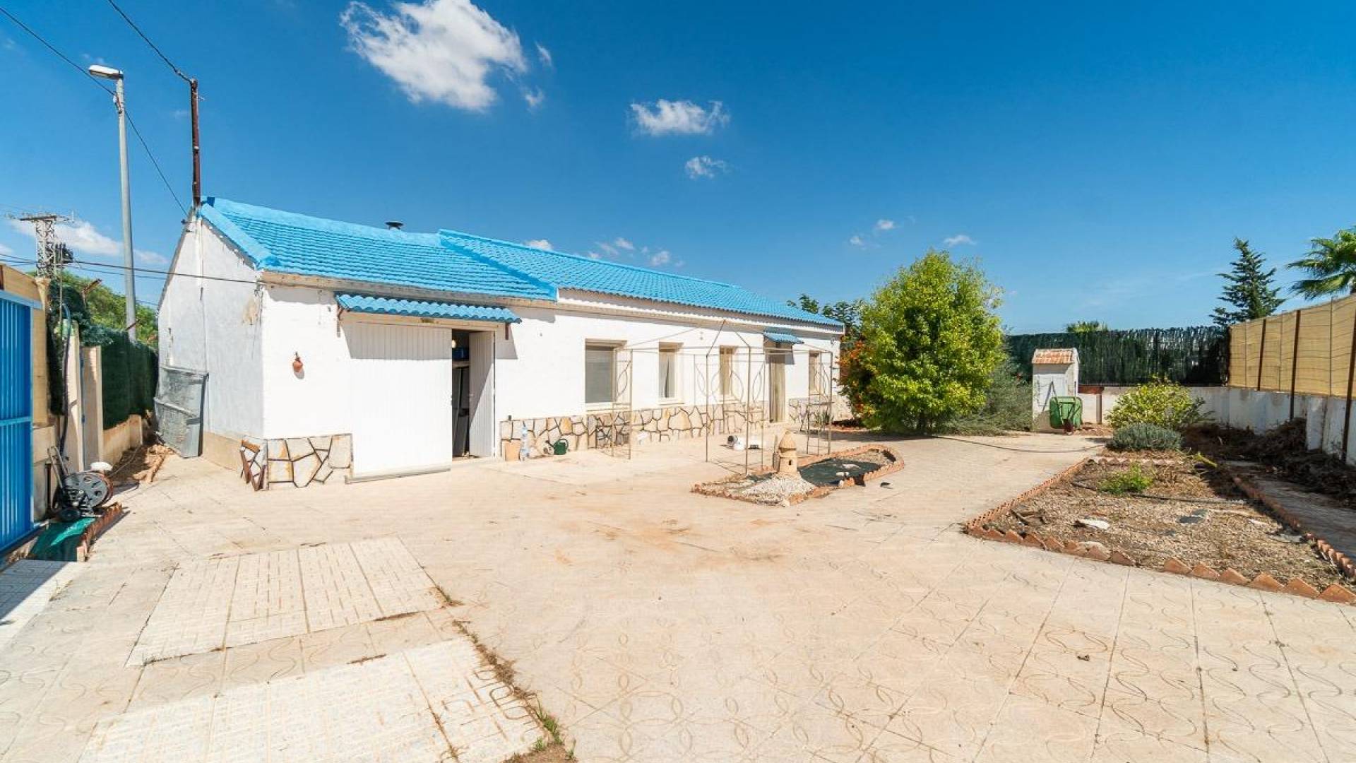Second hand - Independent villa - Torre - Pacheco - Roldán