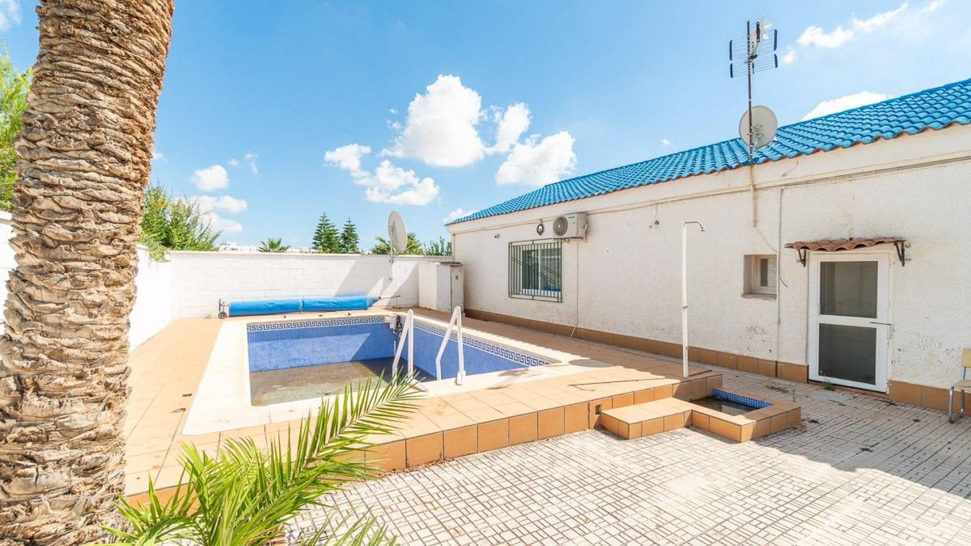 Second hand - Independent villa - Torre - Pacheco - Roldán