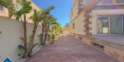 Second hand - Independent villa - Torrevieja - Aguas nuevas 2