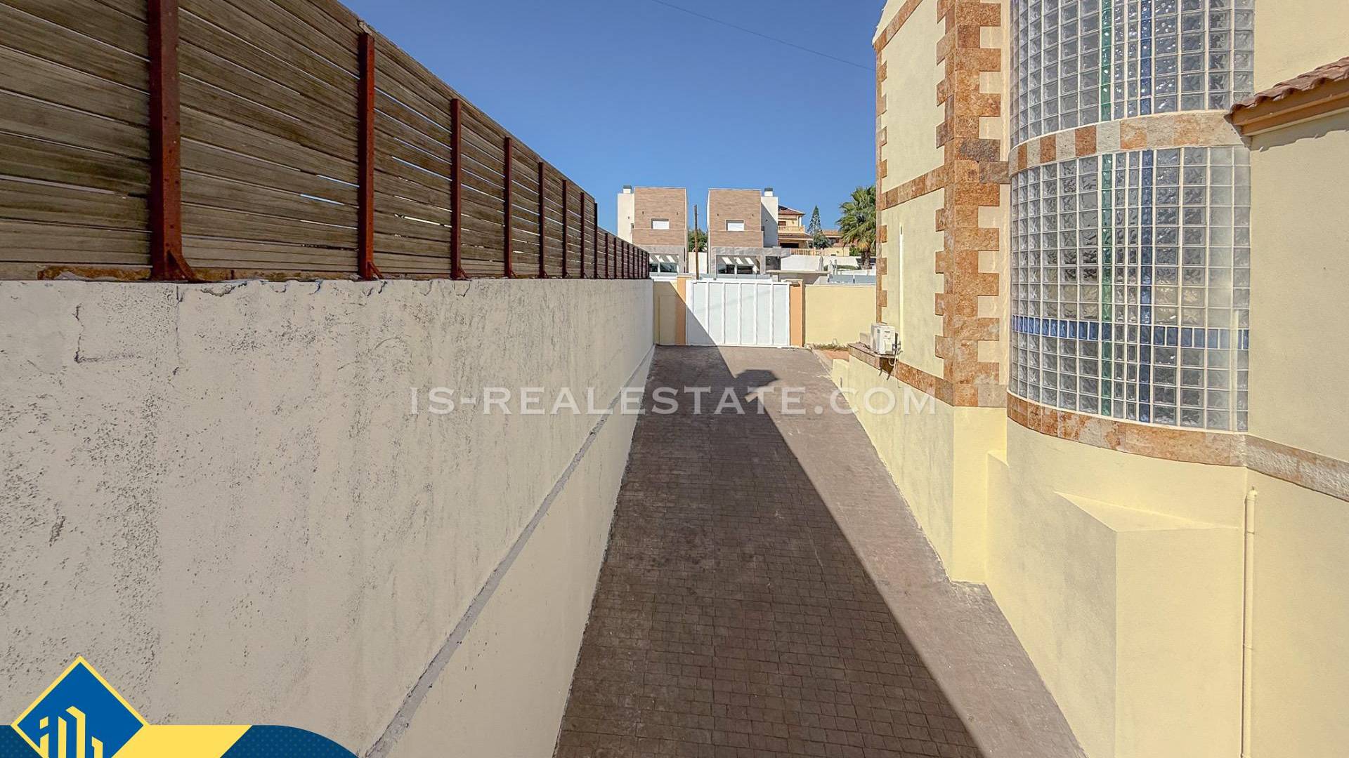Second hand - Independent villa - Torrevieja - Aguas nuevas 2