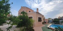 Second hand - Independent villa - Torrevieja - Aguas Nuevas