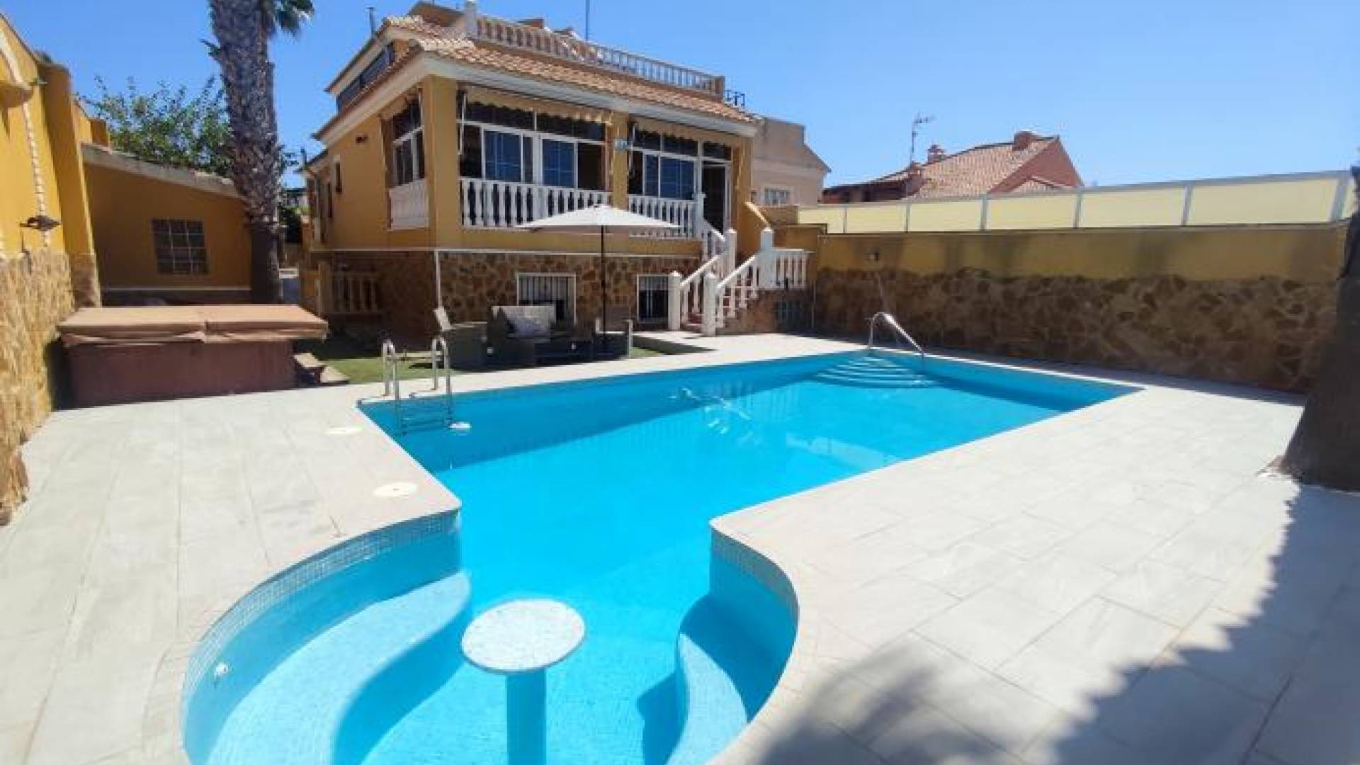 Second hand - Independent villa - Torrevieja - Aguas Nuevas