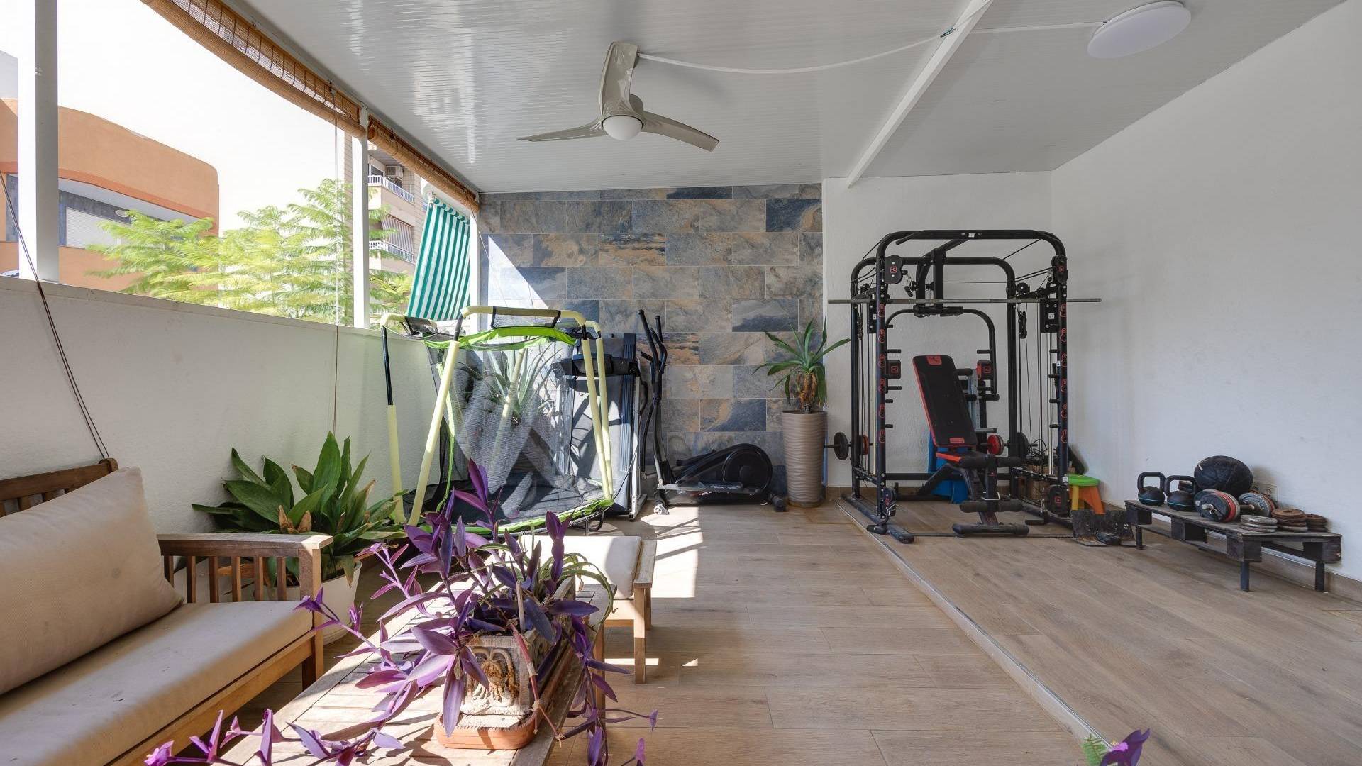 Second hand - Independent villa - Torrevieja - Centro