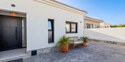 Second hand - Independent villa - Torrevieja - El Chaparral