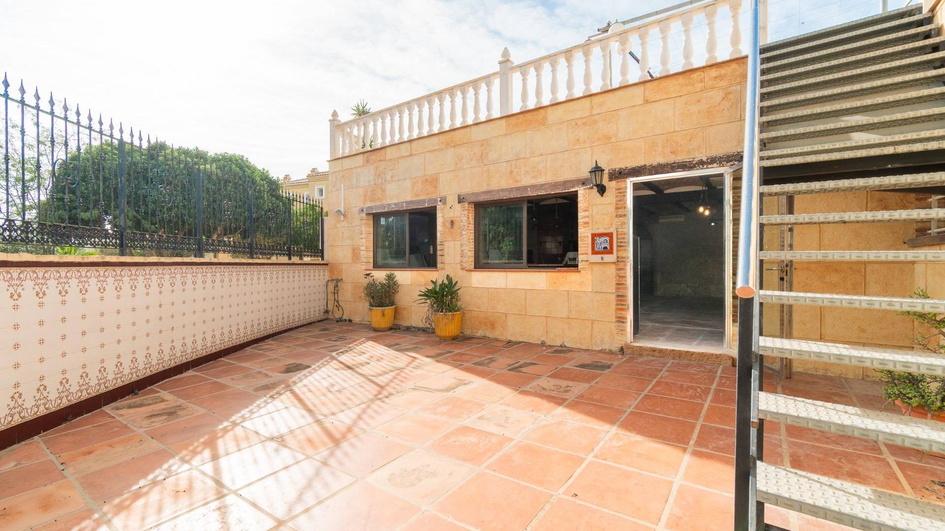 Second hand - Independent villa - Torrevieja - Los altos
