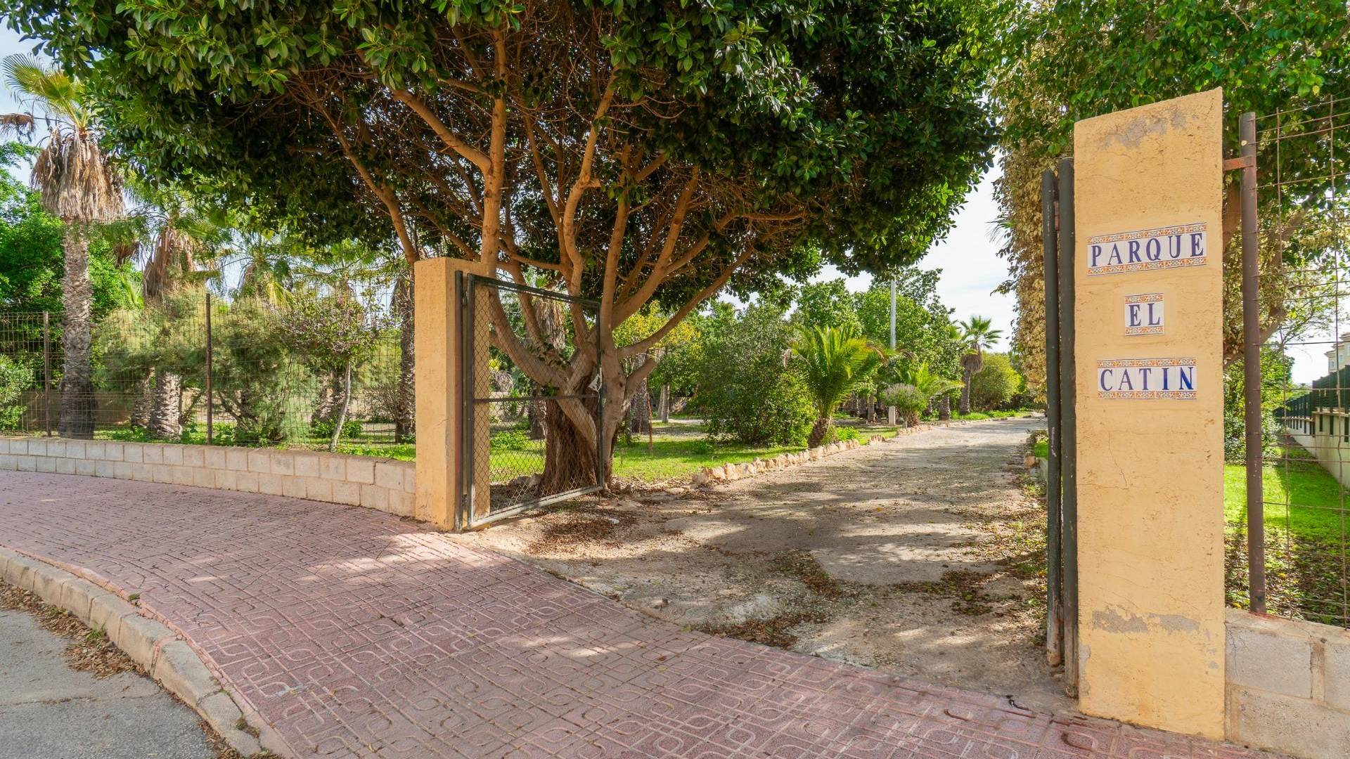 Second hand - Independent villa - Torrevieja - Los altos