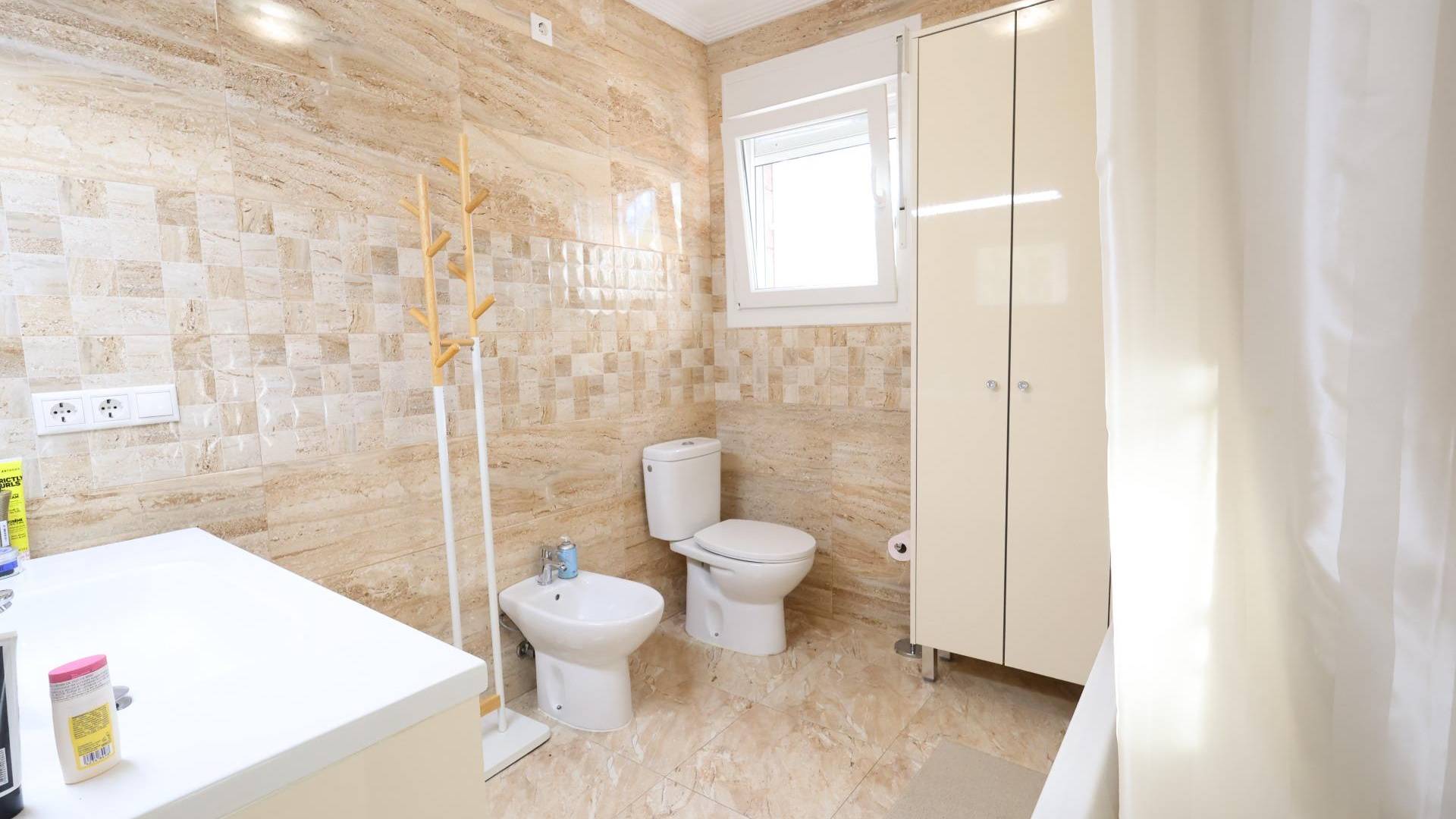 Second hand - Independent villa - Torrevieja - Los Balcones - Los Altos del Edén