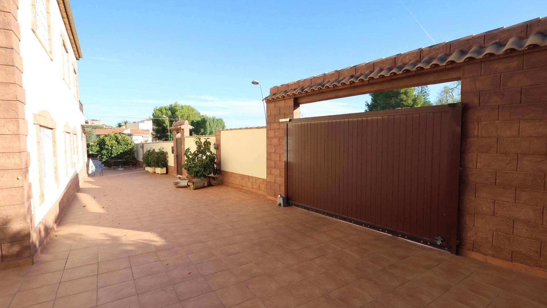 Second hand - Independent villa - Torrevieja - Los Balcones - Los Altos del Edén