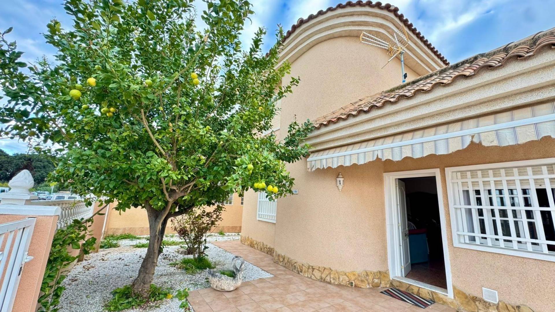 Second hand - Independent villa - Torrevieja - Los balcones