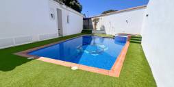 Second hand - Independent villa - Torrevieja - Los Balcones