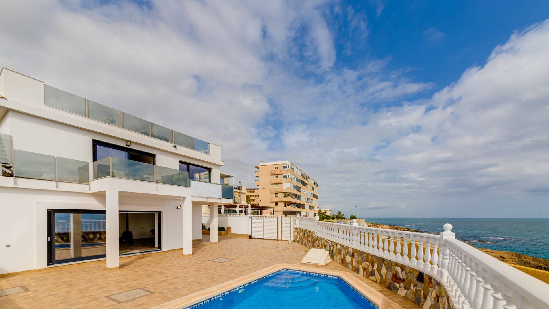 Second hand - Independent villa - Torrevieja - Torrelamata - La Mata
