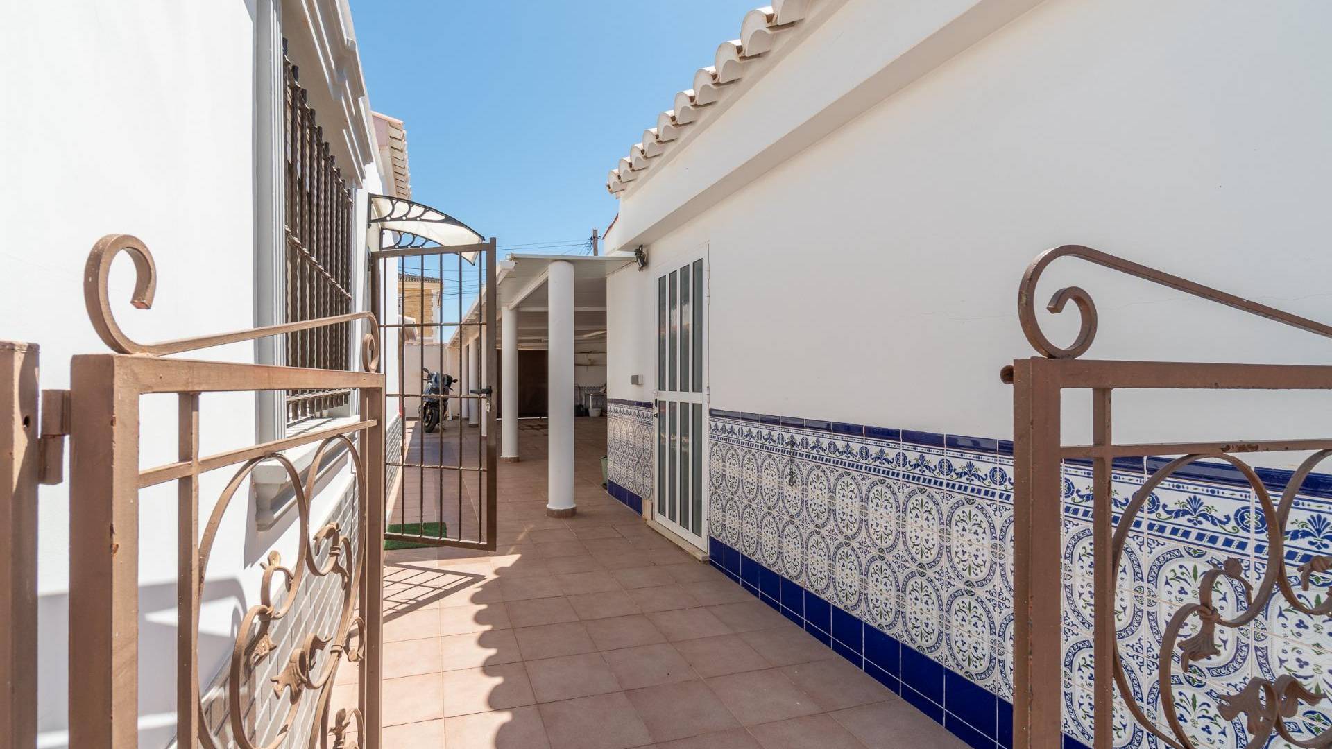 Second hand - Independent villa - Torrevieja - Torreta