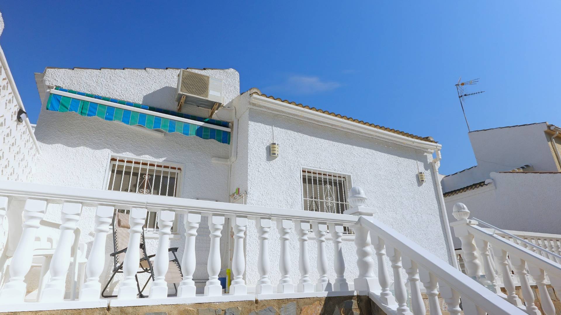 Second hand - Independent villa - Torrevieja - Urbanización San Luis