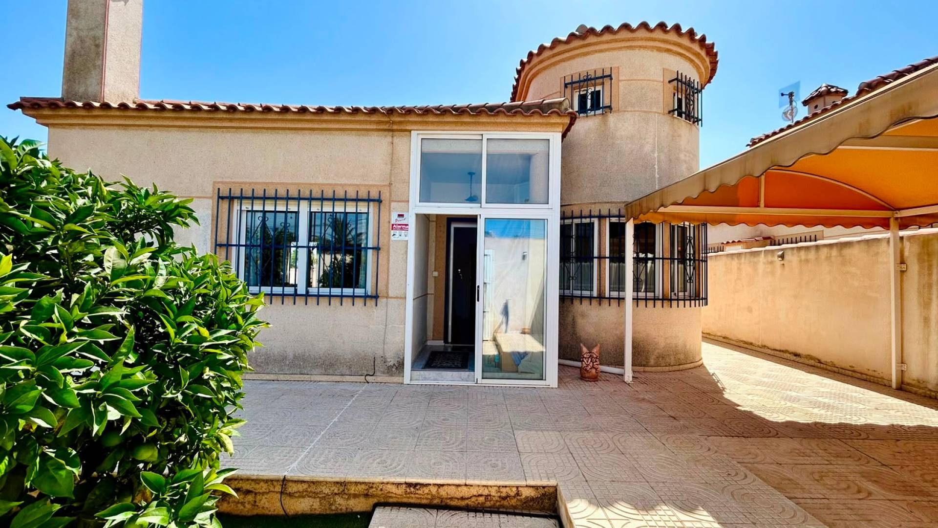 Second hand - Independent villa - Torrevieja - Urbanización San Luis