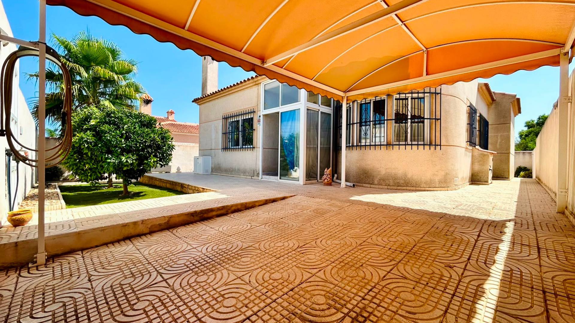 Second hand - Independent villa - Torrevieja - Urbanización San Luis