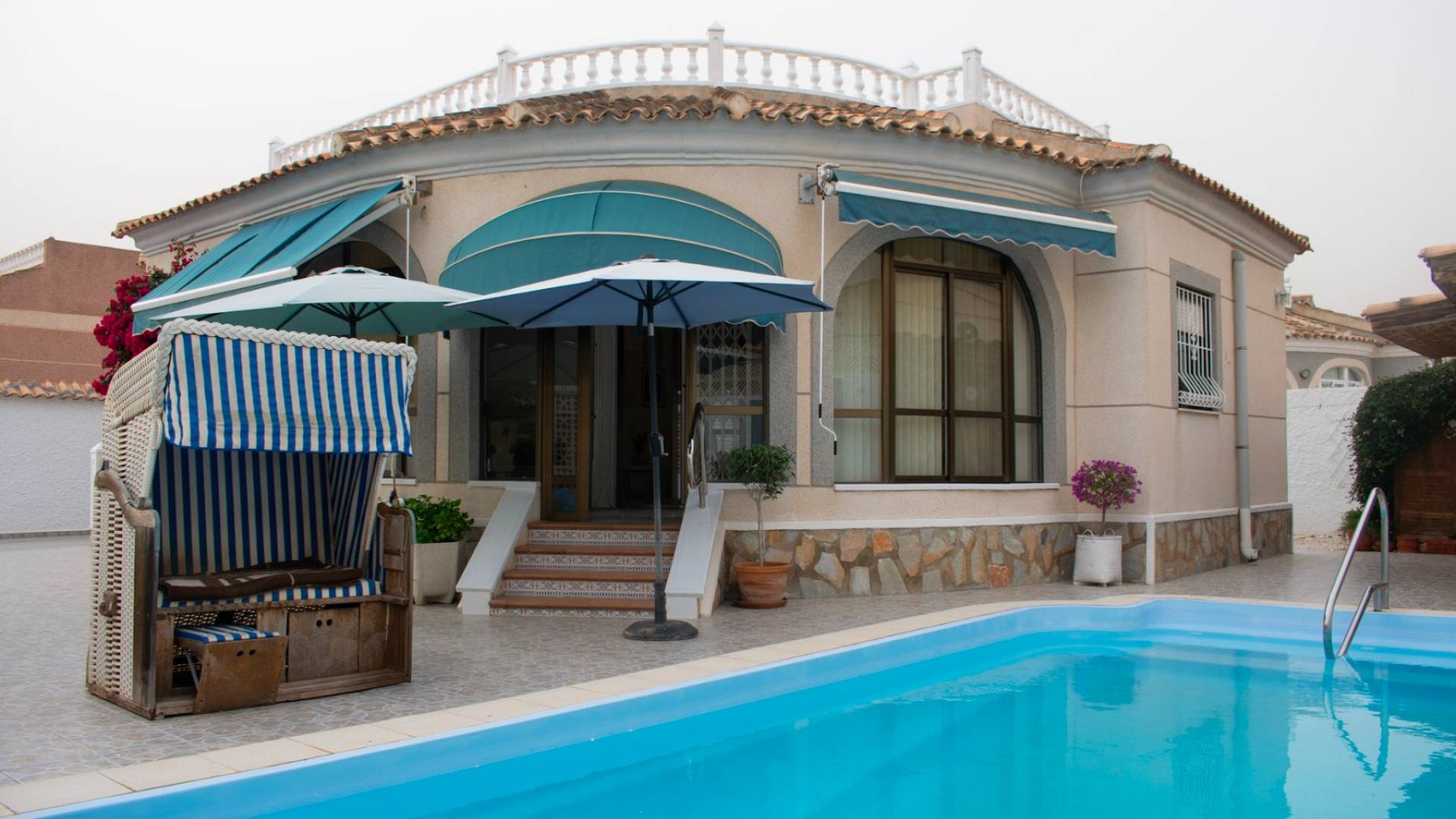 Second hand - Independent villa - Torrevieja