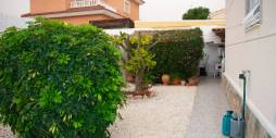 Second hand - Independent villa - Torrevieja